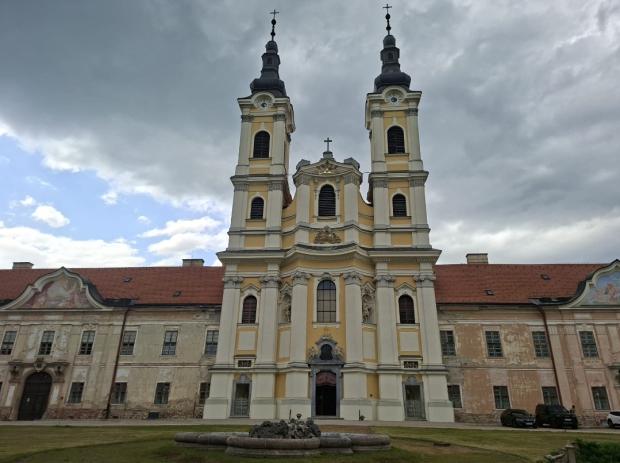 Premonštrátsky kláštor s historickou knižnicou v Jasove 01