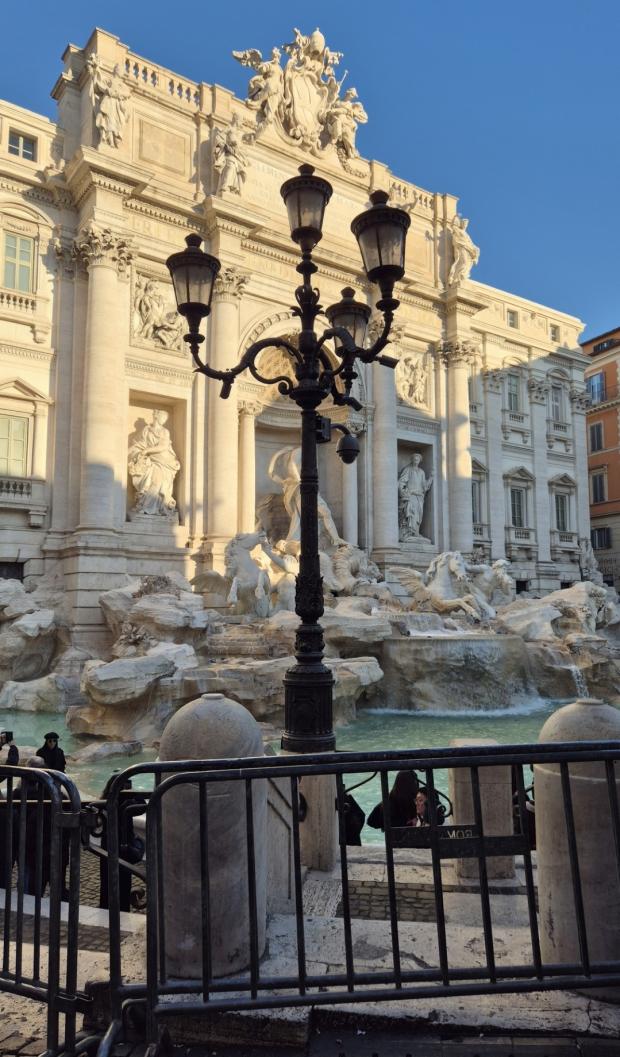 Fontána di Trevi 08