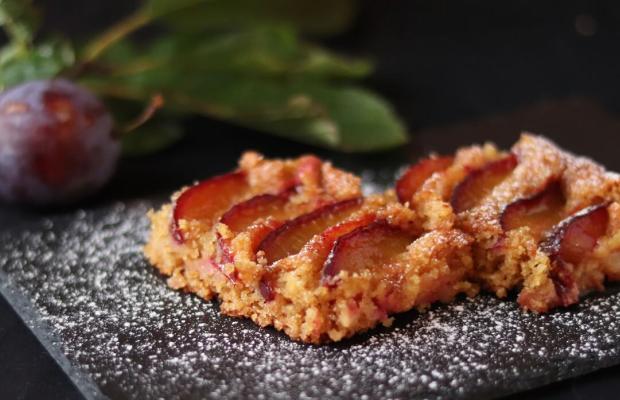 Mandľovo slivkový koláč s medom, Koláče, recept, Kamila