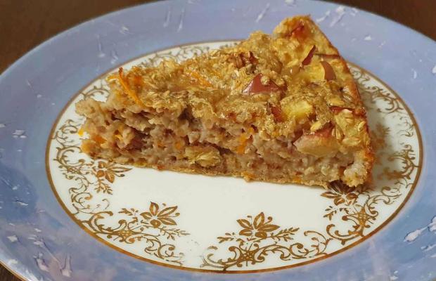 Hrnčekový jablkový koláč s mrkvou a ovsenými vločkami, Slavka K