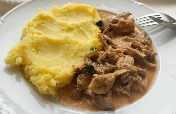Trhané bravčové mäso s cibuľovou omáčkou, dasa_
