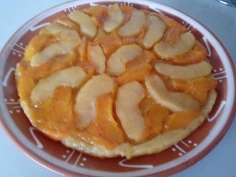Obrátený ovocný koláč s tvarohovou plnkou - recept postup 1