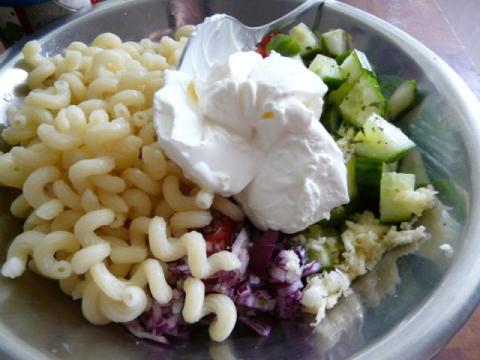 Cestovinový šalát - recept postup 1