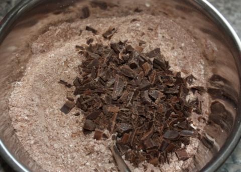 Čokoládové muffiny s višňami - recept postup 2