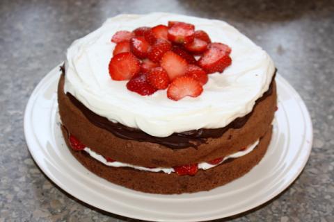 Čokoládovo jahodová torta - recept postup 9