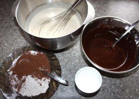 Čokoládovo - višňový koláčik - recept postup 1