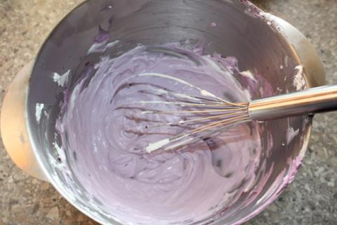 Nepečený smotanovo-čučoriedkový zákusok - recept postup 8
