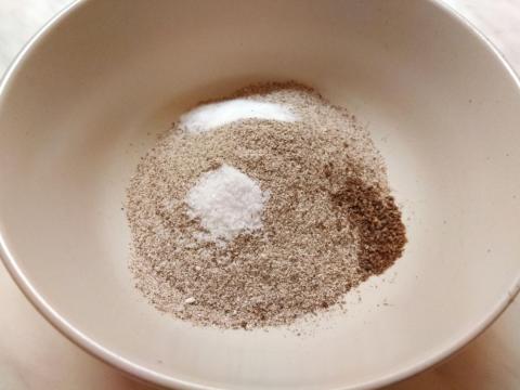 Pohánkový chlebík z mikrovlnky za 2 minúty - recept postup 1