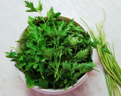 Pesto s petržlenovej vňate - recept postup 1
