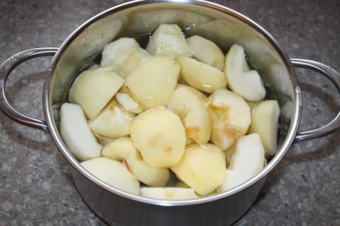 Nepečený jablkový koláč s piškótami - recept postup 1
