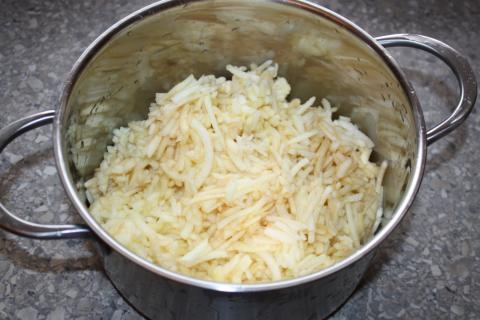 Nepečený jablkový koláč s piškótami - recept postup 2