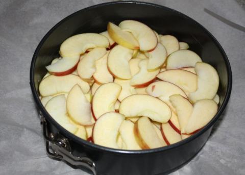 Jablkový koláč s orechami - recept postup 4