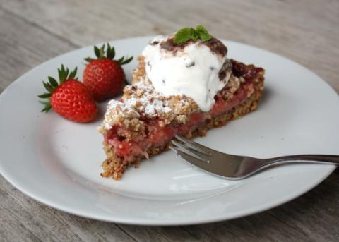 Jahodový koláč s orechami - recept postup 8