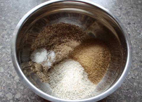 Jahodový koláč s orechami - recept postup 2