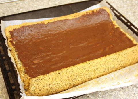 Maková roláda s tvarohovou náplňou - recept postup 4