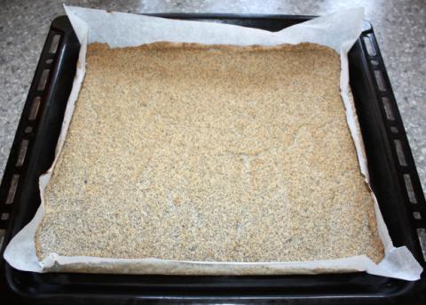 Maková roláda so žĺtkovým krémom a černicami - recept postup 4