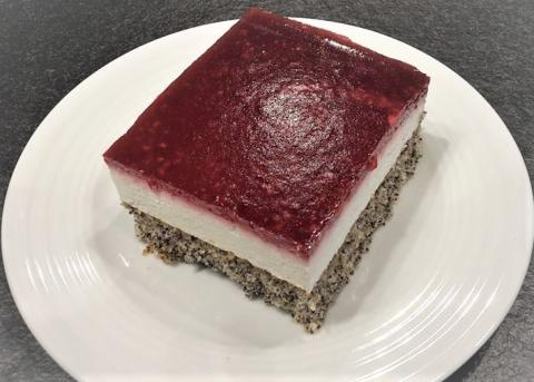 Makovec so smotanovou plnkou a malinovým želé - recept postup 1