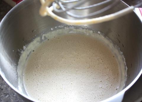 Šťavnatý makovo slivkový koláčik - recept postup 1