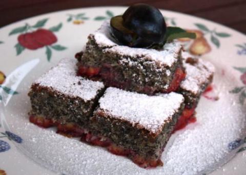 Šťavnatý makovo slivkový koláčik - recept postup 6
