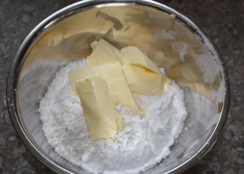 Marhuľový koláč s posýpkou - recept postup 9