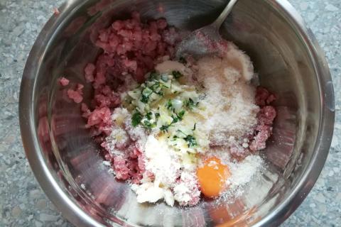 Mäsové guličky pečené v rúre - recept postup 1