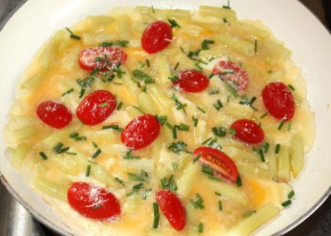 Omeleta so zelenou fazuľkou - recept postup 3