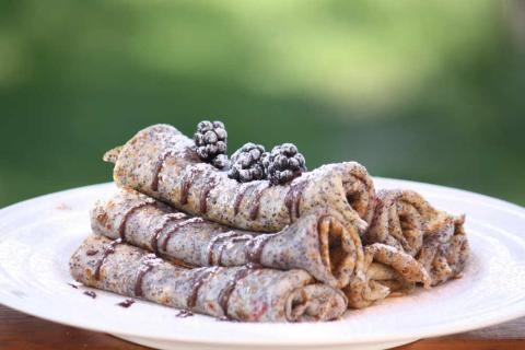 Makové palacinky s tvarohom a jahodami - recept postup 2
