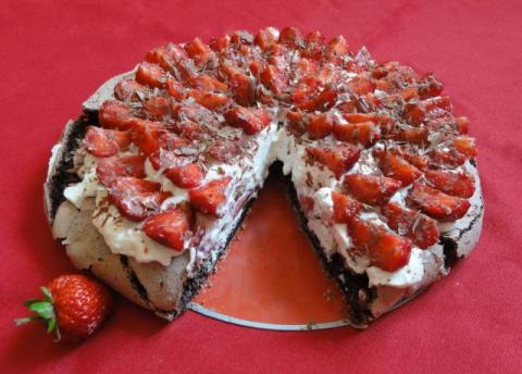 Čokoládová Pavlova torta s jahodami - recept postup 1