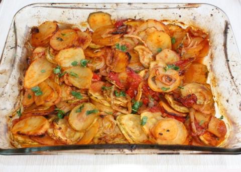 Pečená cukina so zemiakmi a zeleninou - recept postup 4