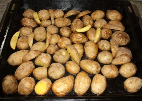 Pečené zemiaky s bryndzovou pomazánkou - recept postup 1