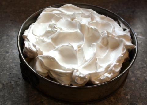 Čokoládová torta so snehom a broskyňami - recept postup 8
