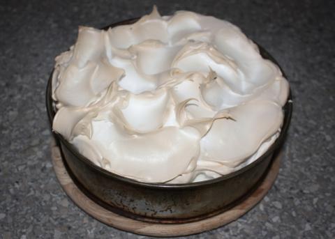 Čokoládová torta so snehom a broskyňami - recept postup 9