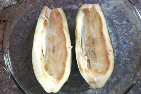 Baklažán plnený šampiňónmi a červenou paprikou - recept postup 1