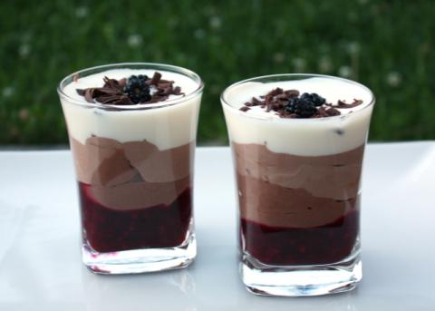 Čokoládový pohár s černicami - recept postup 14