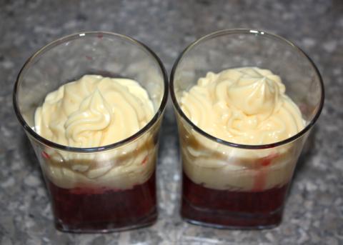 Ríbezľový pohár s pudingovým krémom - recept postup 10
