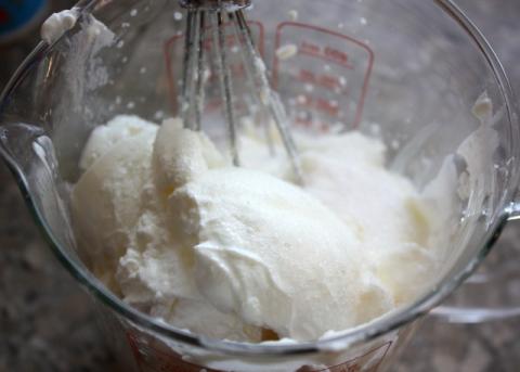 Smotanový pohár s jahodami - recept postup 2
