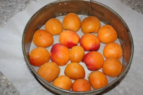 Obrátený marhuľový koláč - recept postup 2