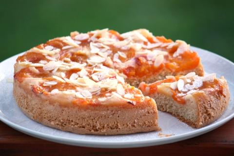 Obrátený marhuľový koláč - recept postup 6