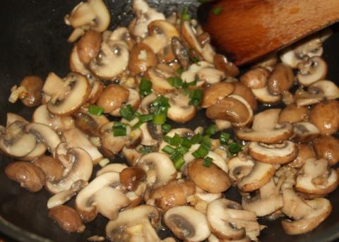 Quinoa šalát so šampiňónmi a špenátom - recept postup 2