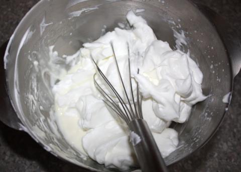 Nepečený zákusok s broskyňami - recept postup 6