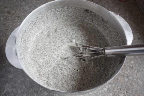 Slivkový koláč s makom a tvarohom - recept postup 2