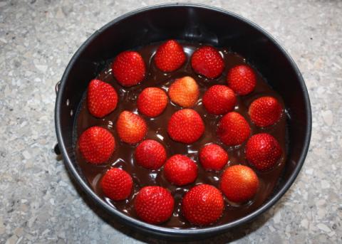 Smotanovo - jahodová torta s čokoládou - recept postup 6