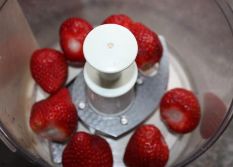 Smotanovo - jahodová torta s čokoládou - recept postup 8