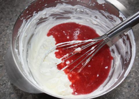 Smotanovo - jahodová torta s čokoládou - recept postup 9