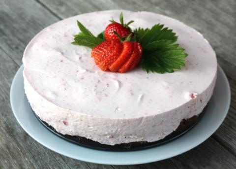 Smotanovo - jahodová torta s čokoládou - recept postup 12