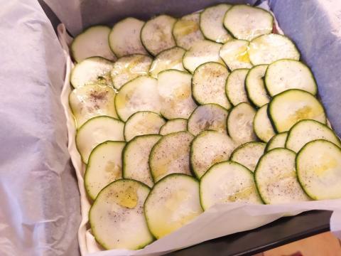 Slaný cuketový koláč z lístkového cesta - recept postup 5