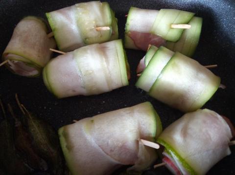 Cuketové závitky s krabími tyčinkami - recept postup 3