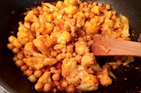 Karí s karfiolom a cícerom - recept postup 4
