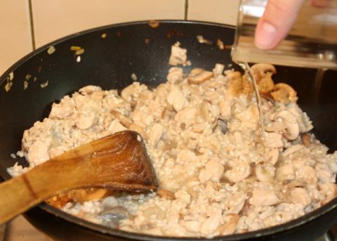 Rizoto s kuracím mäsom, šampiňónmi a špenátom - recept postup 5