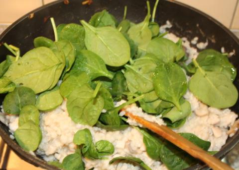 Rizoto s kuracím mäsom, šampiňónmi a špenátom - recept postup 8